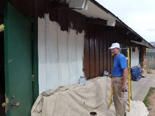 wgc-vips-at-IG-2015-kathy-5  painting the clinic.jpg (219059 bytes)